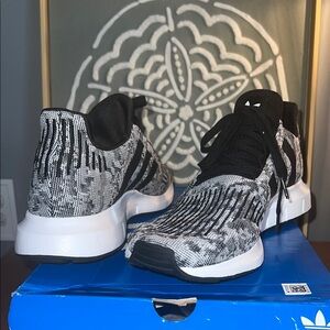(BRAND NEW) Adidas Swift Run Sneakers - Black and White